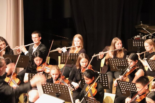 sommerkonzert_25_i-62B86D6752-7524-FB7A-7DAE-60E85C6447A0.jpg
