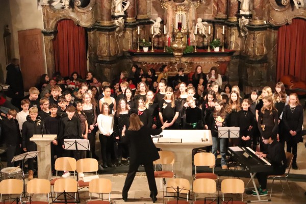 weihnachtskonzert_25-34245028A4-DE26-5AE0-B802-1E3B2623B28A.jpeg