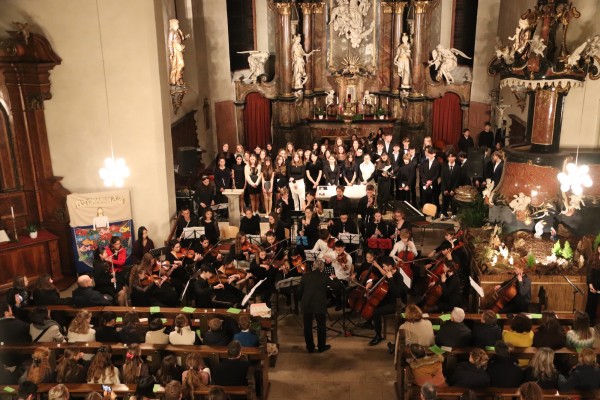 weihnachtskonzert_25-58154800F6-11B8-F4AE-A2AE-A87513801F13.jpeg