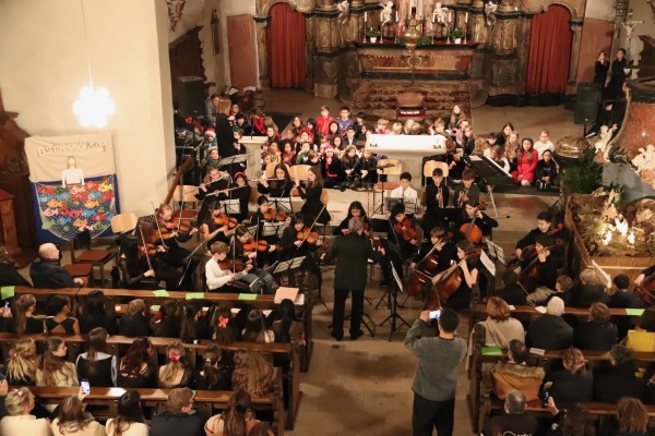 weihnachtskonzert_25-6D6A44F47-DF7A-E968-A164-457A455D0214.jpeg